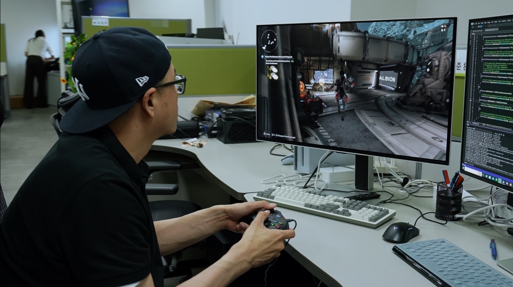 Samsung-TVs-and-Displays-Odyssey-OLED-G8-The-First-Descendant-Developers-Interview_main7